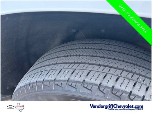 Used 2025 Chevrolet Suburban LT RWD image 10