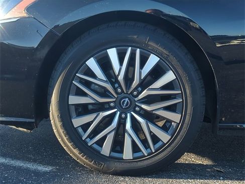 Used 2024 Nissan Altima 2.5 SV image 10