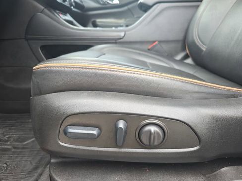 Used 2022 GMC Acadia AT4 w/ Technology Package image 27