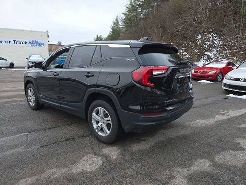 Used 2024 GMC Terrain SLE image 3