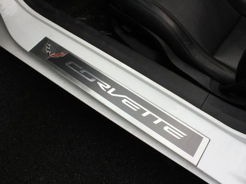 Used 2017 Chevrolet Corvette Stingray Coupe w/ 1LT RWD image 19
