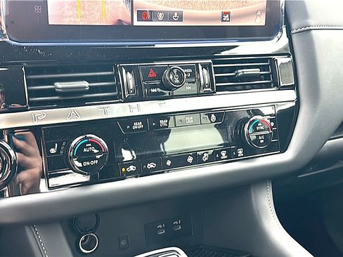 New 2026 Nissan Pathfinder SL FWD image 24