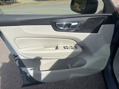 Used 2023 Volvo XC60 T8 Ultimate image 14