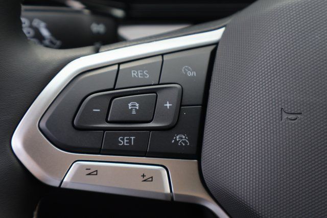 Certified 2025 Volkswagen Taos S FWD image 18