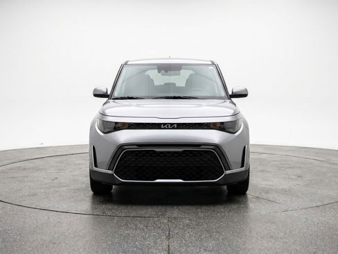 Used 2025 Kia Soul LX w/ LX Technology Package FWD image 2