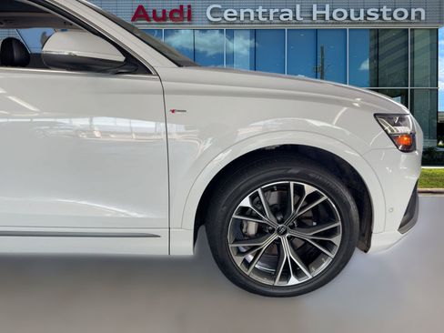 Certified 2023 Audi Q8 Prestige image 12