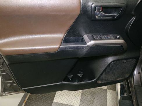 Used 2017 Toyota Tacoma Limited image 39