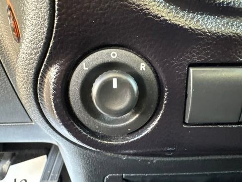 Used 2015 Jeep Wrangler Unlimited Sahara w/ Connectivity Group AWD/4WD image 26