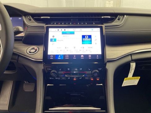 New 2025 Jeep Grand Cherokee L Overland w/ Luxury Tech Group IV image 13