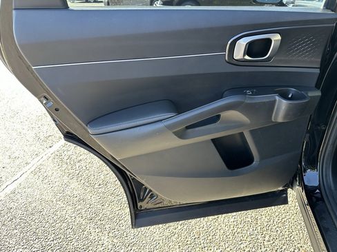 Used 2025 Kia Sorento S w/ Panoramic Sunroof Package image 16