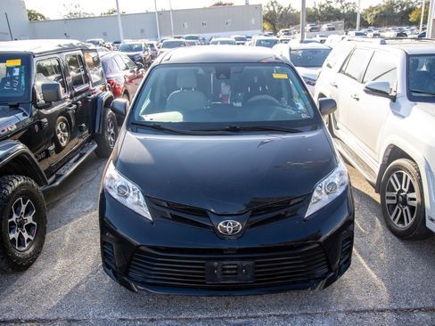 Used 2020 Toyota Sienna L image 5