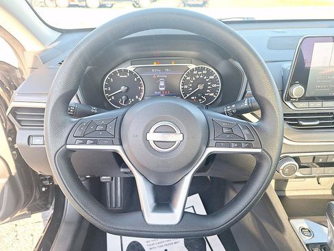 Certified 2025 Nissan Altima 2.5 SV FWD image 13