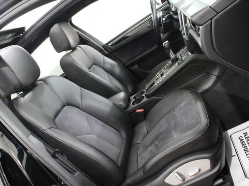 Used 2018 Porsche Macan AWD/4WD image 23