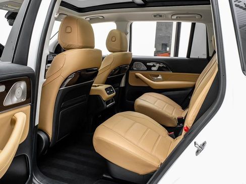 Used 2024 Mercedes-Benz GLS 580 4MATIC image 37