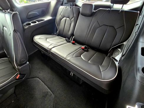 New 2026 Chrysler Pacifica Limited FWD image 25
