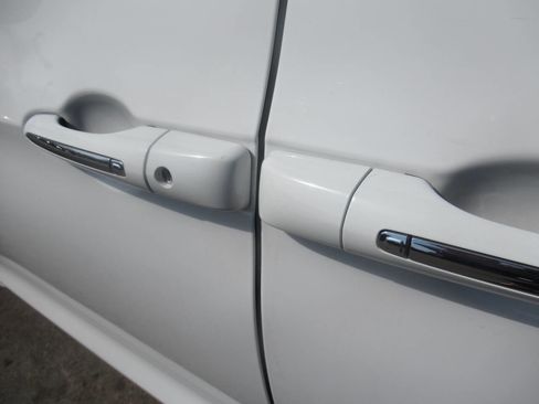 Used 2021 Chrysler Pacifica Touring-L FWD image 17
