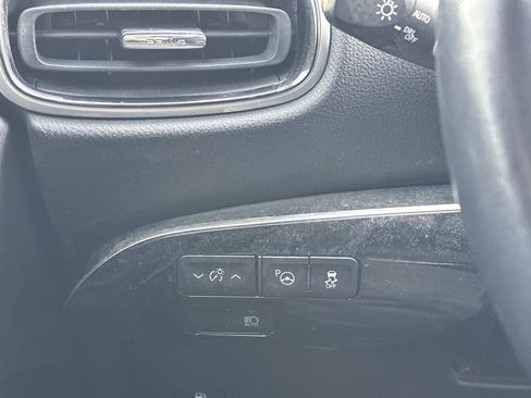 Used 2019 Toyota Prius XLE image 25