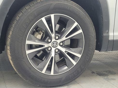 Used 2019 Toyota Highlander LE image 31