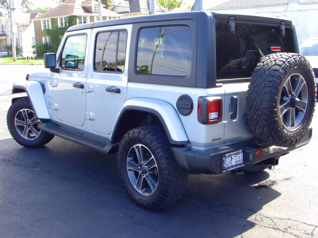 Used 2023 Jeep Wrangler Unlimited Sahara w/ Cold Weather Group AWD/4WD image 4