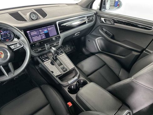Used 2025 Porsche Macan image 22