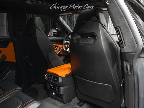 Used 2021 Lamborghini Urus AWD/4WD image 30