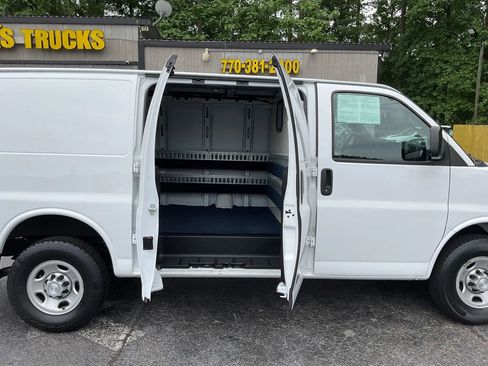 Used 2018 Chevrolet Express 2500 RWD image 10