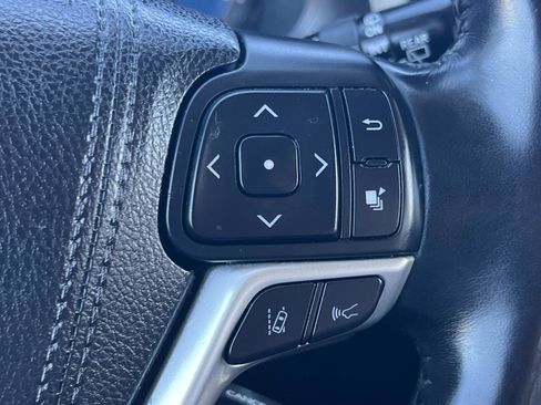 Used 2018 Toyota Sienna Limited image 10