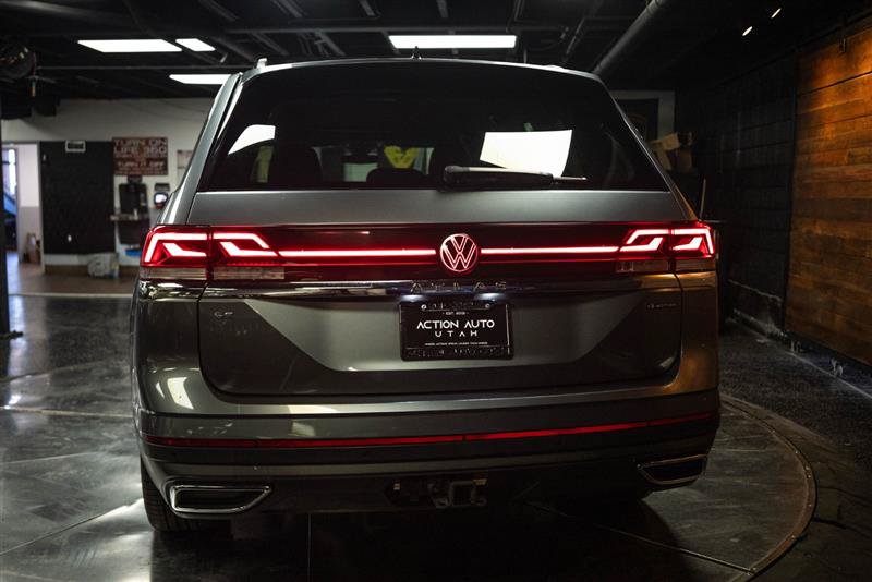 Used 2025 Volkswagen Atlas SE AWD/4WD image 6