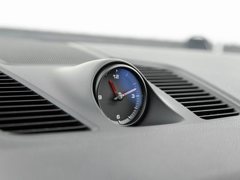 Certified 2022 Porsche Cayenne Platinum Edition image 24