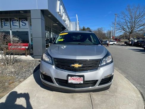 Used 2017 Chevrolet Traverse LS image 3