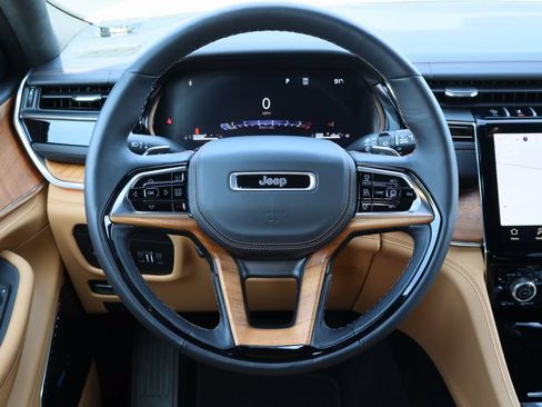 Used 2025 Jeep Grand Cherokee L Summit AWD/4WD image 13