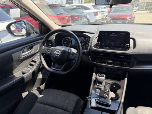 Used 2025 Nissan Rogue SV FWD image 35