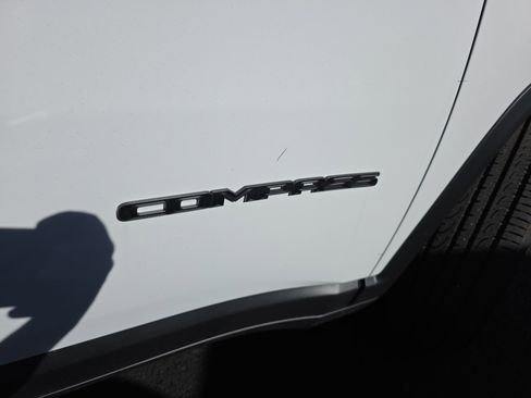 New 2026 Jeep Compass Latitude image 21