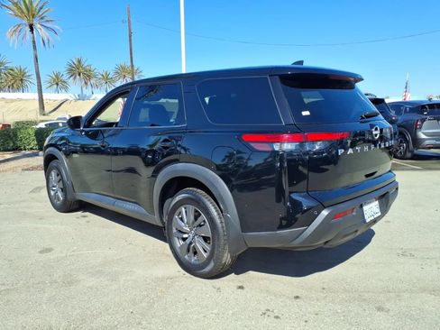 Certified 2025 Nissan Pathfinder S FWD image 9