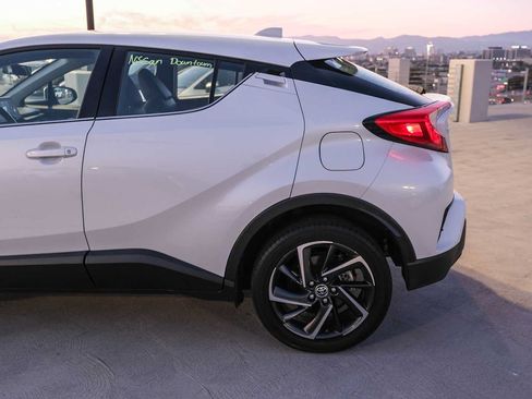 Used 2022 Toyota C-HR Limited FWD image 8
