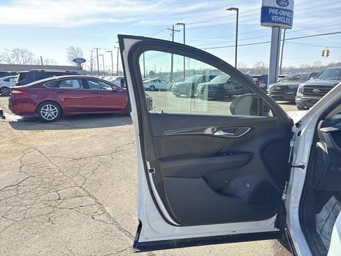 Used 2021 Buick Envision Preferred image 18