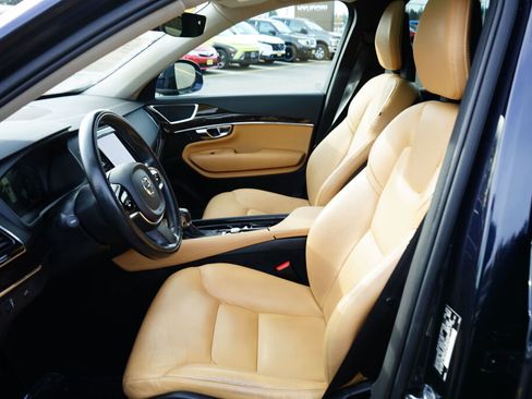 Used 2016 Volvo XC90 T6 Momentum w/ Momentum Plus Package image 16