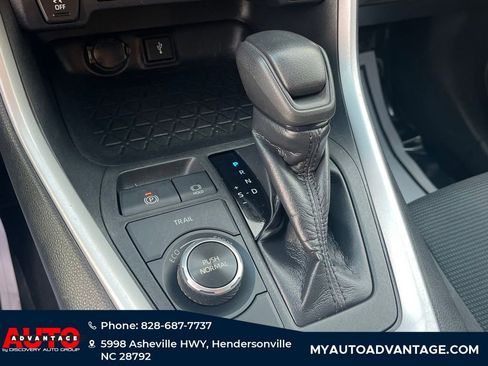 Used 2020 Toyota RAV4 LE image 12