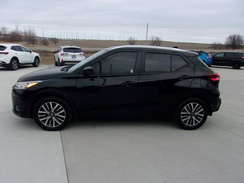 Used 2021 Nissan Kicks SV image 6