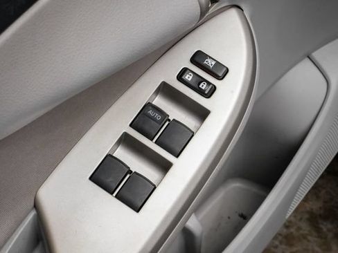 Used 2012 Toyota Corolla LE FWD image 39