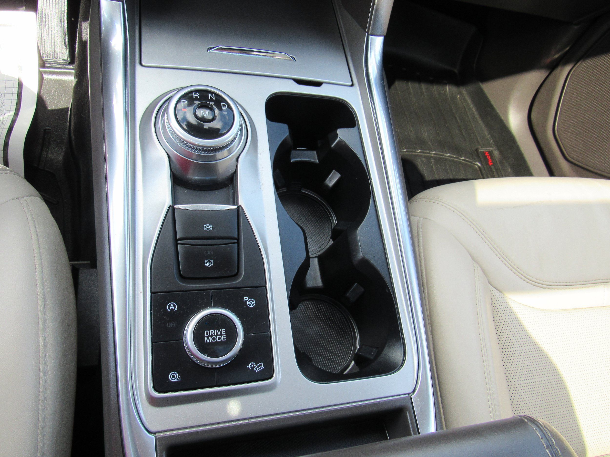 Used 2020 Ford Explorer Platinum w/ Premium Technology Package AWD/4WD image 24