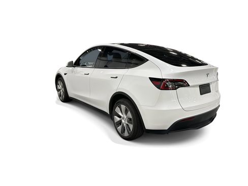 Certified 2023 Tesla Model Y Long Range AWD/4WD image 4