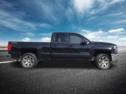Used 2018 Chevrolet Silverado 1500 LT image 16