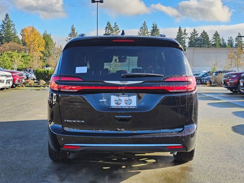 New 2026 Chrysler Pacifica Pinnacle image 7