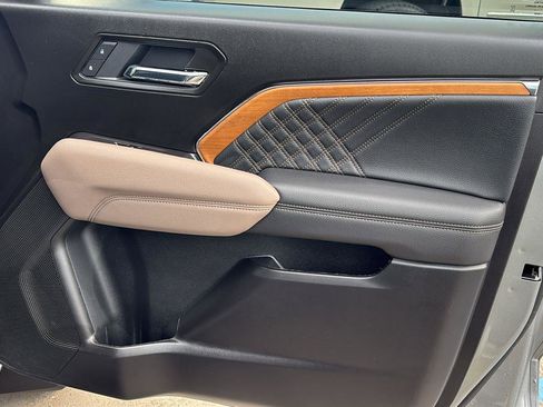 Certified 2025 GMC Canyon Denali image 22