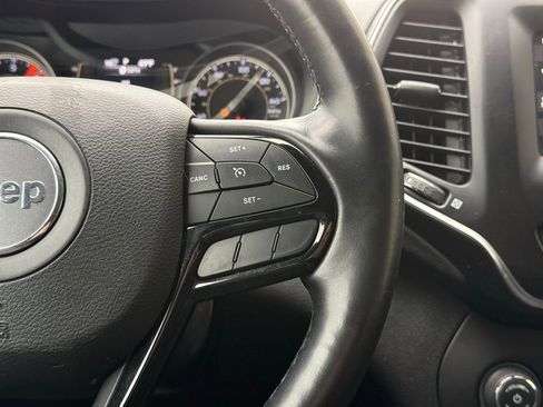 Used 2019 Jeep Cherokee Latitude Plus image 10