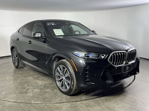 Certified 2025 BMW X6 xDrive40i w/ Climate Comfort Package image 3