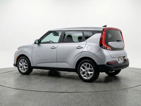 Used 2025 Kia Soul LX w/ LX Technology Package FWD image 6