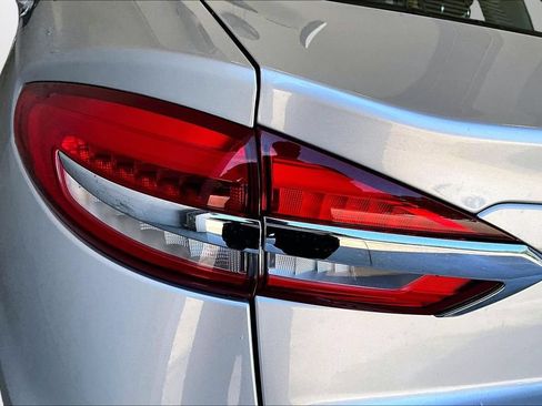 Used 2019 Ford Fusion SE FWD image 23