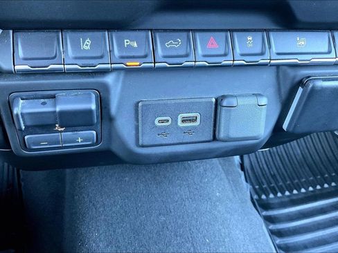 Used 2024 Chevrolet Silverado 2500 Custom w/ Custom Value Package image 32